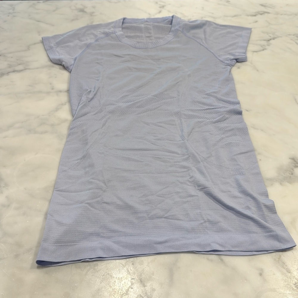 Swiftly Tech Short-Sleeve Shirt 2.0  Lululemon Athletica size 6
